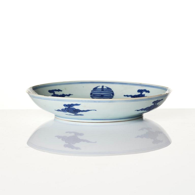 A blue and white 'dragon' dish, Qing dynasty with Yongzheng six character mark and of the period (1723-35).
