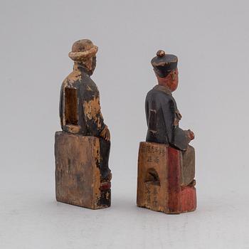 SKULPTURER 2 st, målat trä, Kina, 1800-/1900-tal.