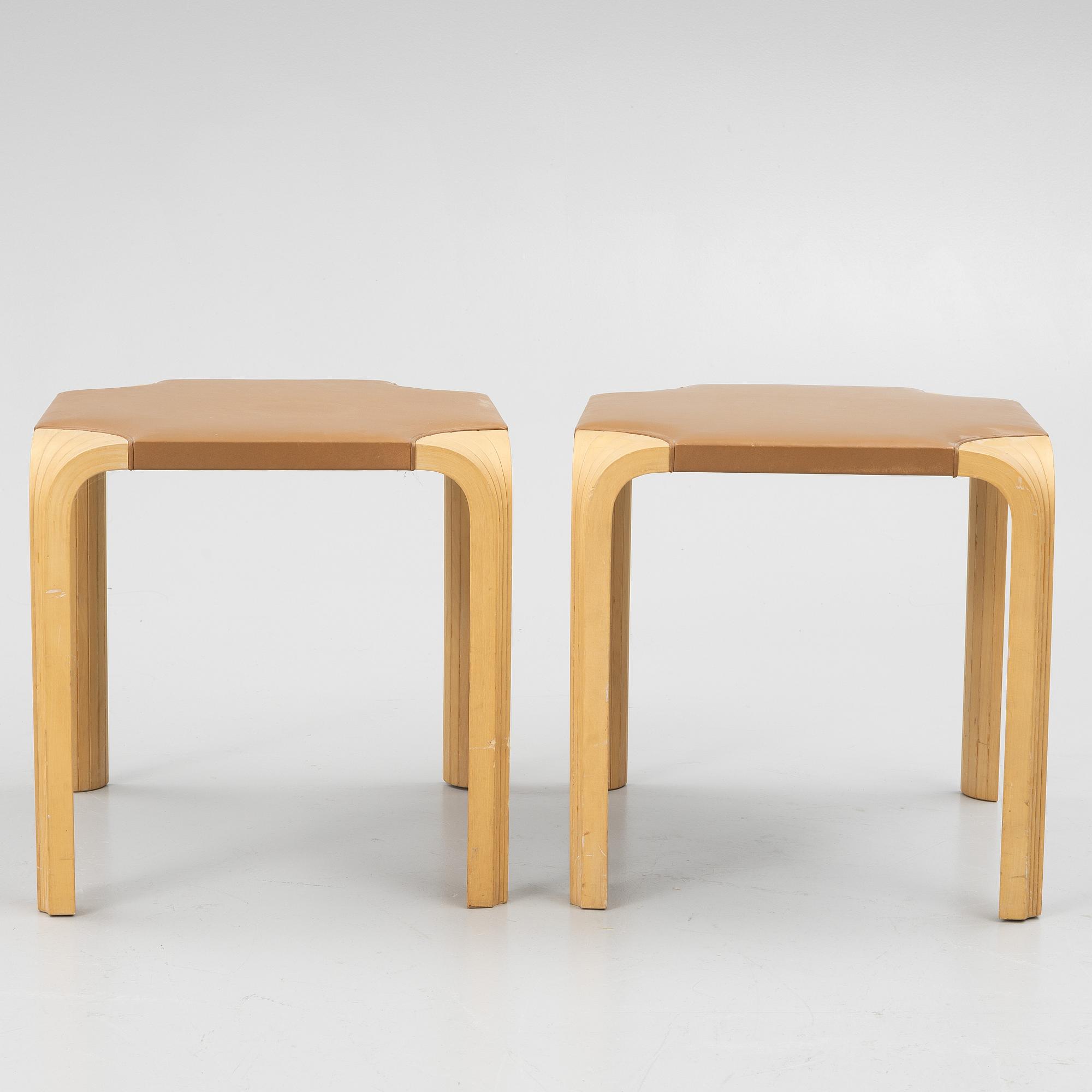 Alvar Aalto, pallar, ett par, modell X601, Artek.
