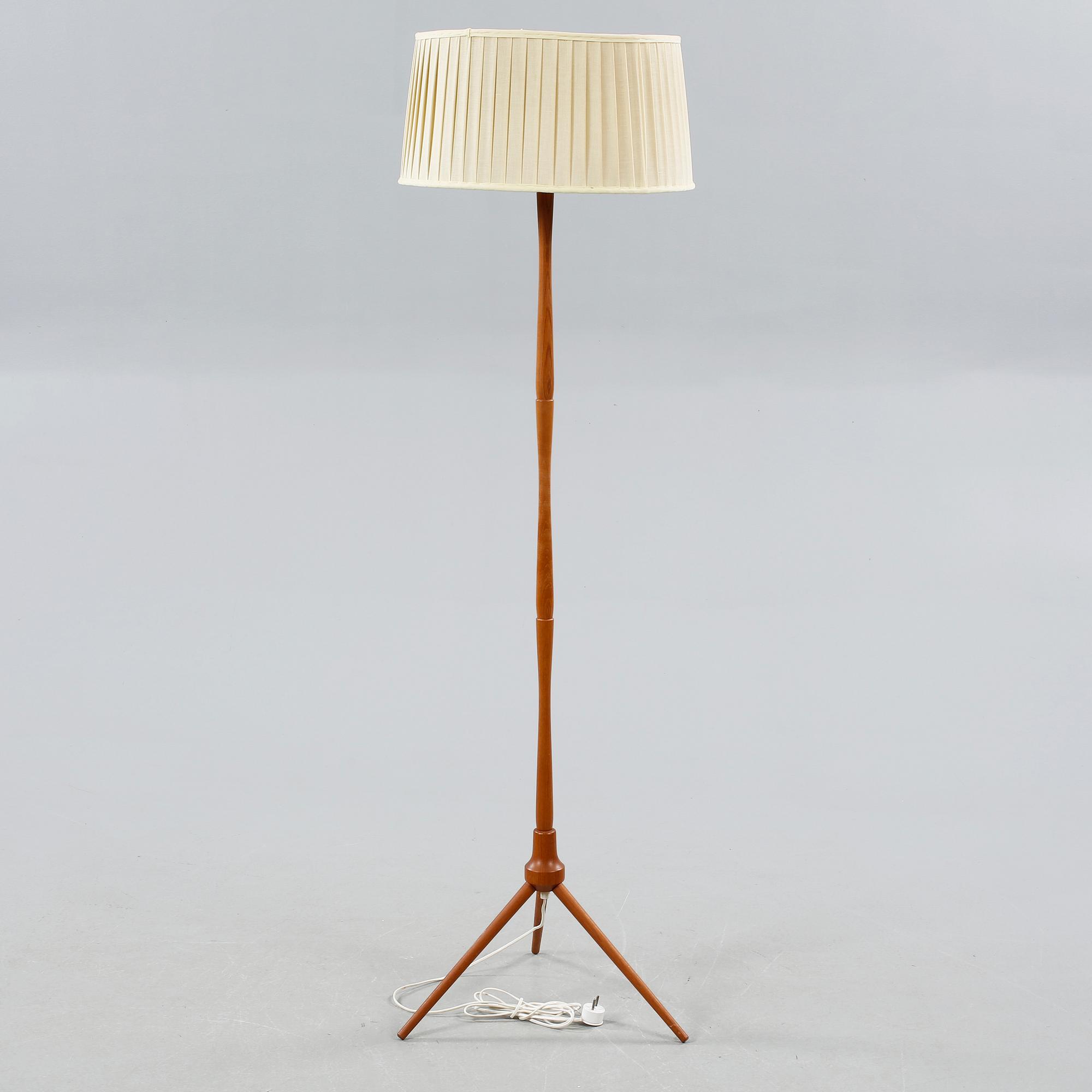A mid 20th century floor lamp.
