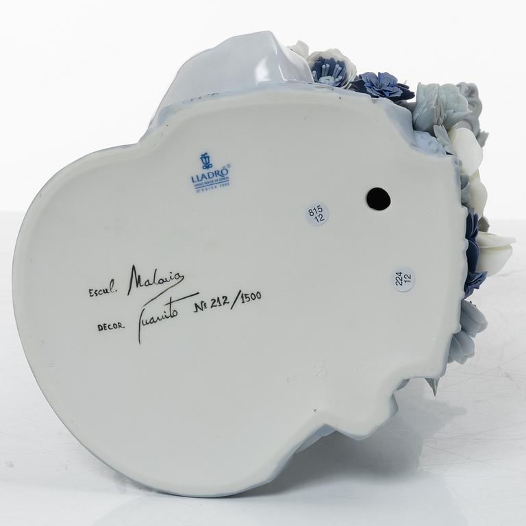 José Javier Malavia, figurine, "Pure Beauty", Lladró, Spain, 2006-2008.