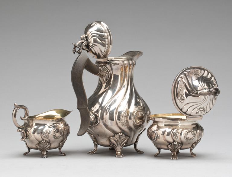 KAFFESERVIS, 3 delar, silver, C.G Hallberg, Stockholm, 1945. Total vikt ca 700 g.