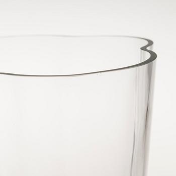 ALVAR AALTO, A glass vase. 'Alvar Aalto 100 years'. iittala 219/1998.