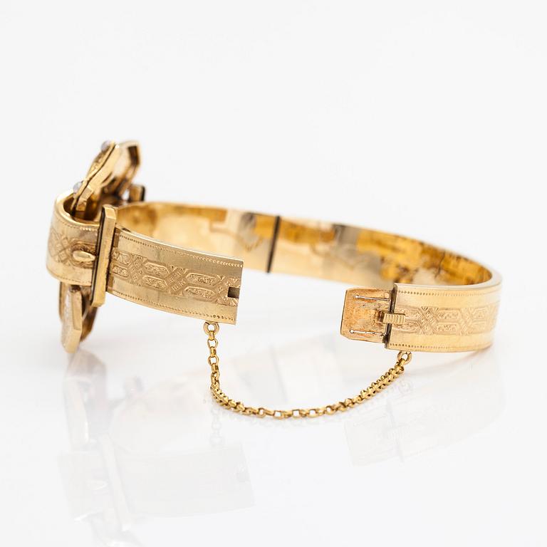 An 18K gold bracelet, with half-pearls, G. Dahlgren & Co Malmö 1882.