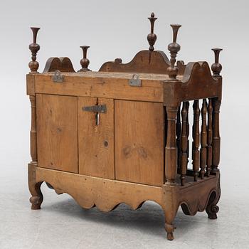 A bread rack, France, 18th/19th century.