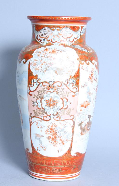 URNA, porslin, Japan, Kutani, 1900-tal.