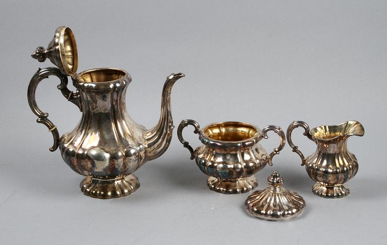 KAFFESERVIS, 3 delar, silver, rokokostil. 1900-tal.