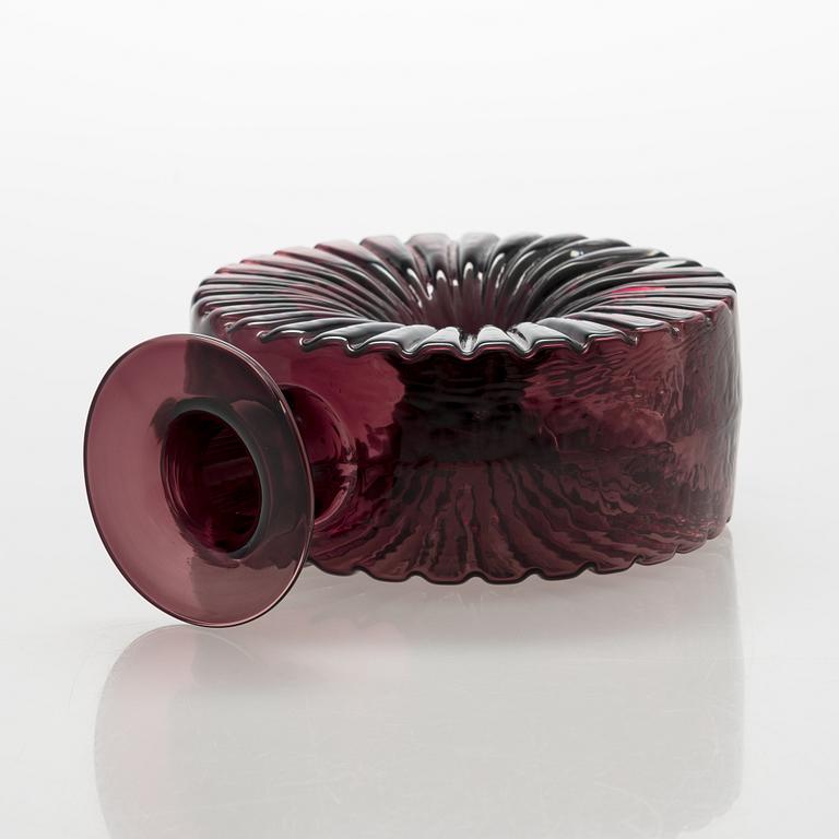 Helena Tynell, a 'Sun bottle' for Riihimäen Lasi Oy. In production 1964-1974.