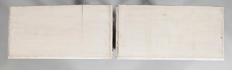 KONSOLBORD, 1 par, gustaviansk stil, 1900-talets första hälft.