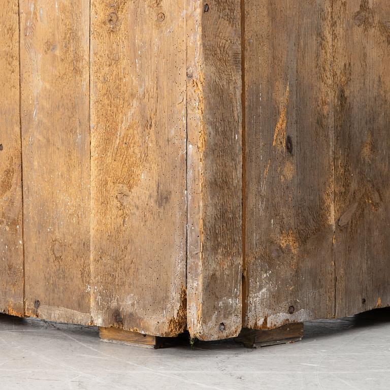 An early 19th century Gustavian corner cabinet, Sweden.