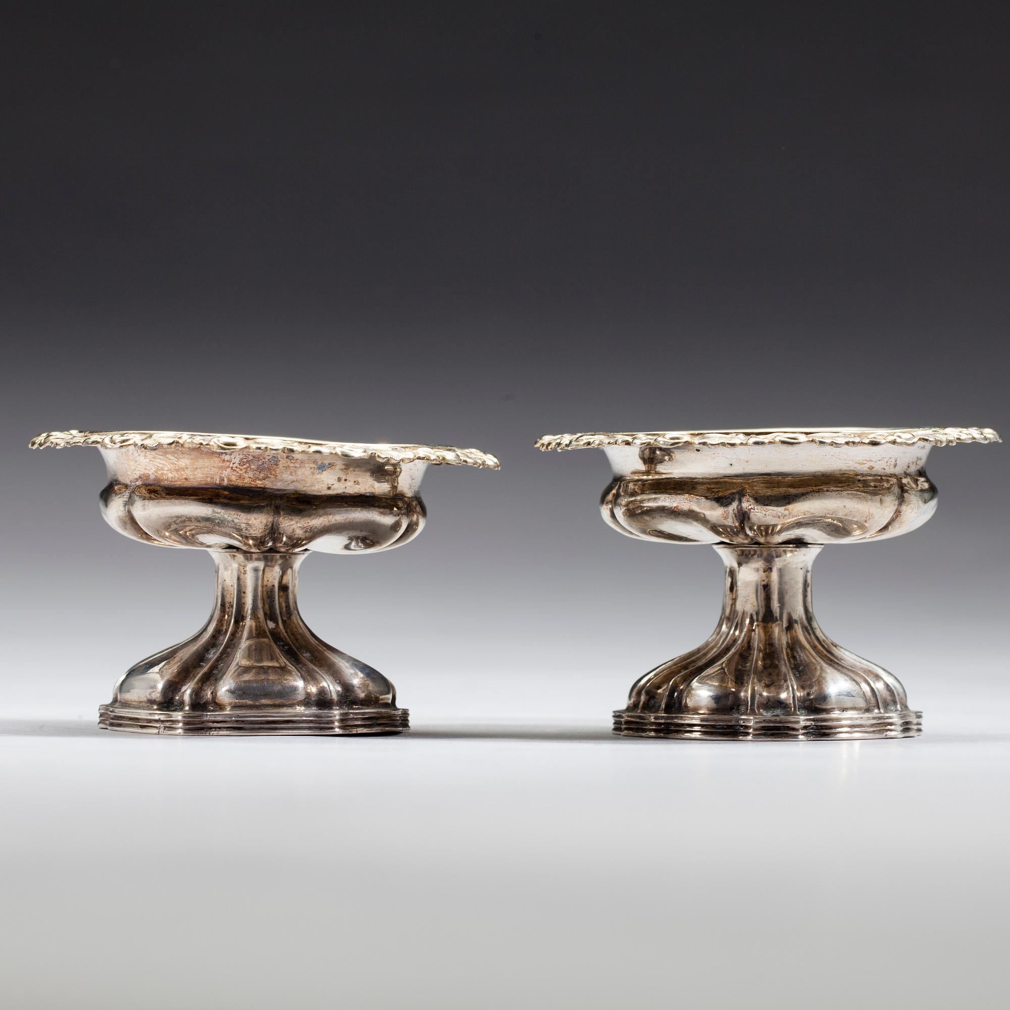 SALTKAR, ett par, silver, Helsingfors 1842, Fredrik Strömsten 1813-60.