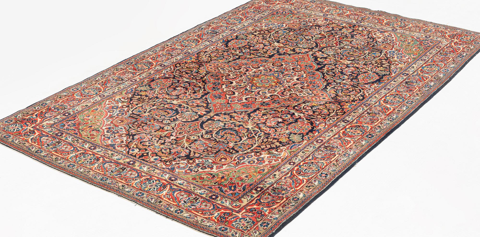 A rug, semi-antique, Sarouk, ca 200 x 129 cm.