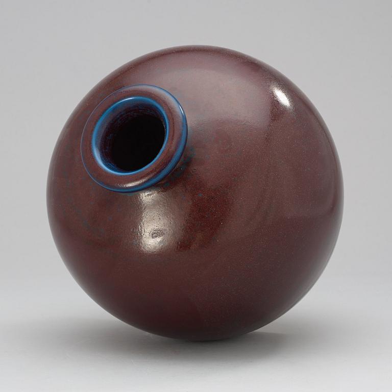 A Berndt Friberg stoneware urn, Gustavsberg Studio 1964.