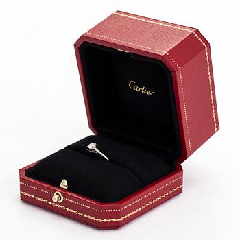 Cartier, sormus, platinaa ja timantti n. 0.30 ct kaiverruksen mukaan.