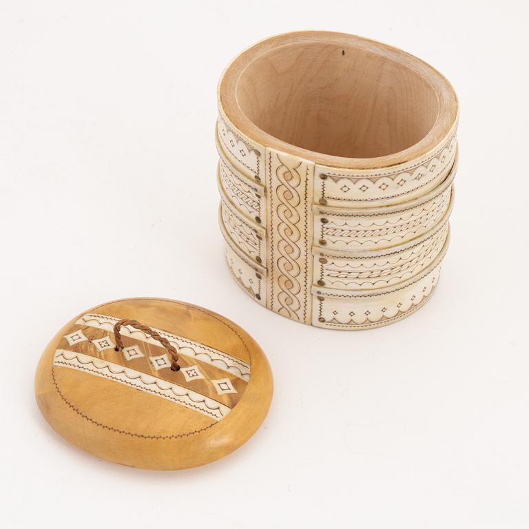 A birch and reindeer horn box by Thore Sunna, signed and dated 1965.