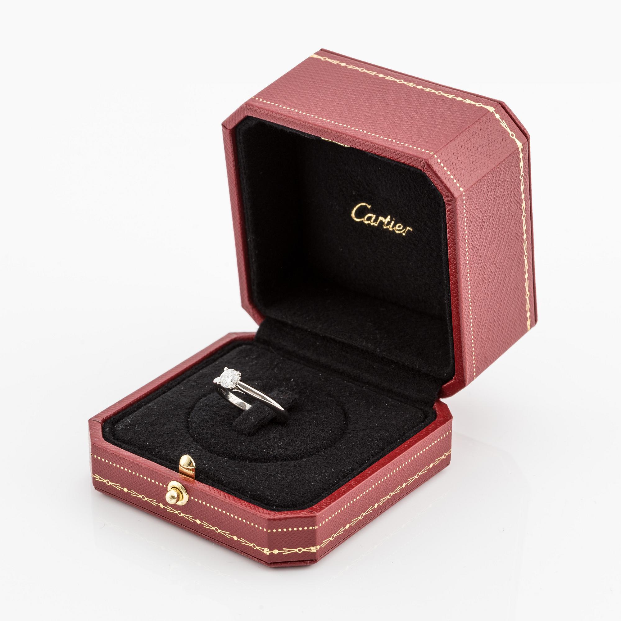 Cartier ring platinum with brilliant cut diamond accompanying GIA dossier. Bukowskis
