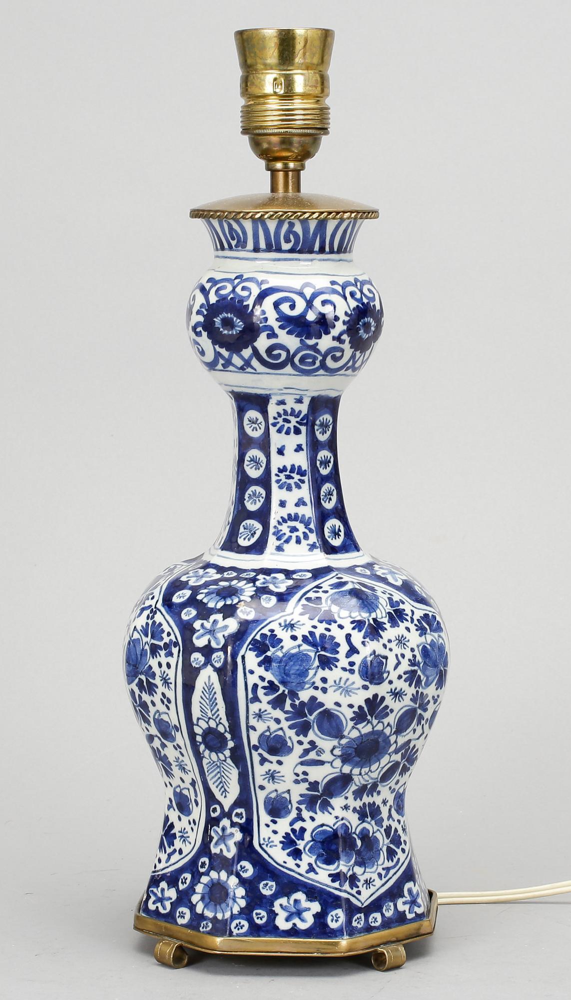 BORDSLAMPA, porslin, Europa, 1900-tal.