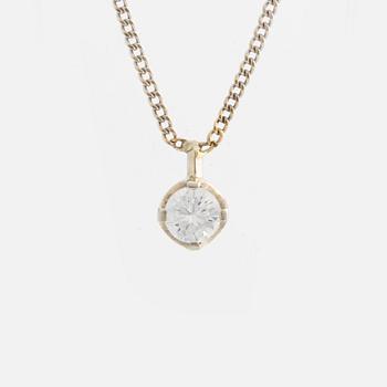 Örhängen samt hängsmycke med briljantslipade diamanter.