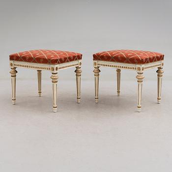 TABURETTER, 1 par, gustaviansk stil, omkring år 1900.