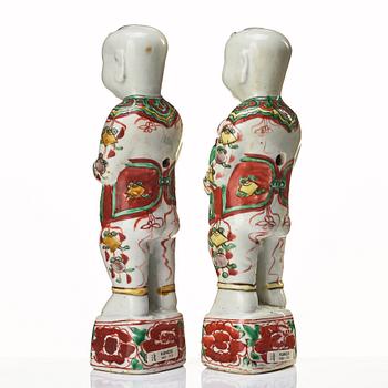 Figuriner, ett par, porslin. Qingdynastin, Kangxi (1662-1722).