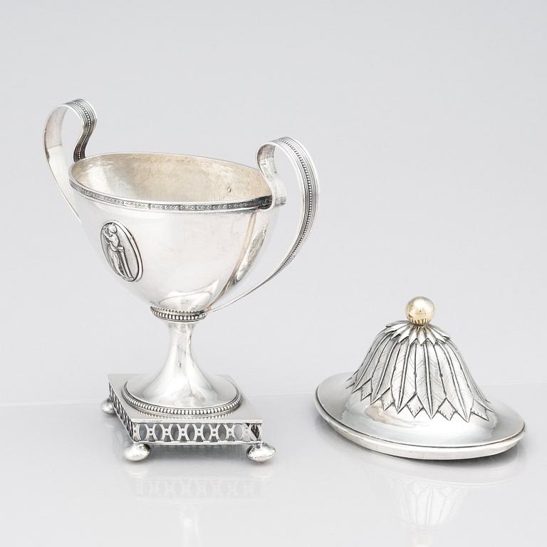 A Swedish early 19th Century silver sugar bowl with lid, marks of Johan Malmstedt, Gothenburg 1810.