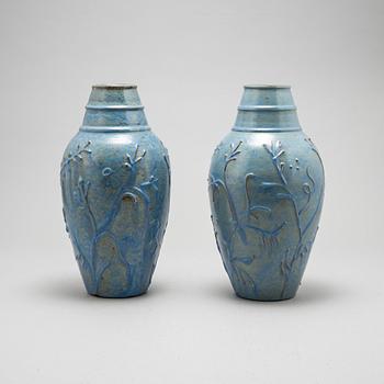 Erik Mornils, vaser, ett par, Nittsjö, 1900-talets mitt.