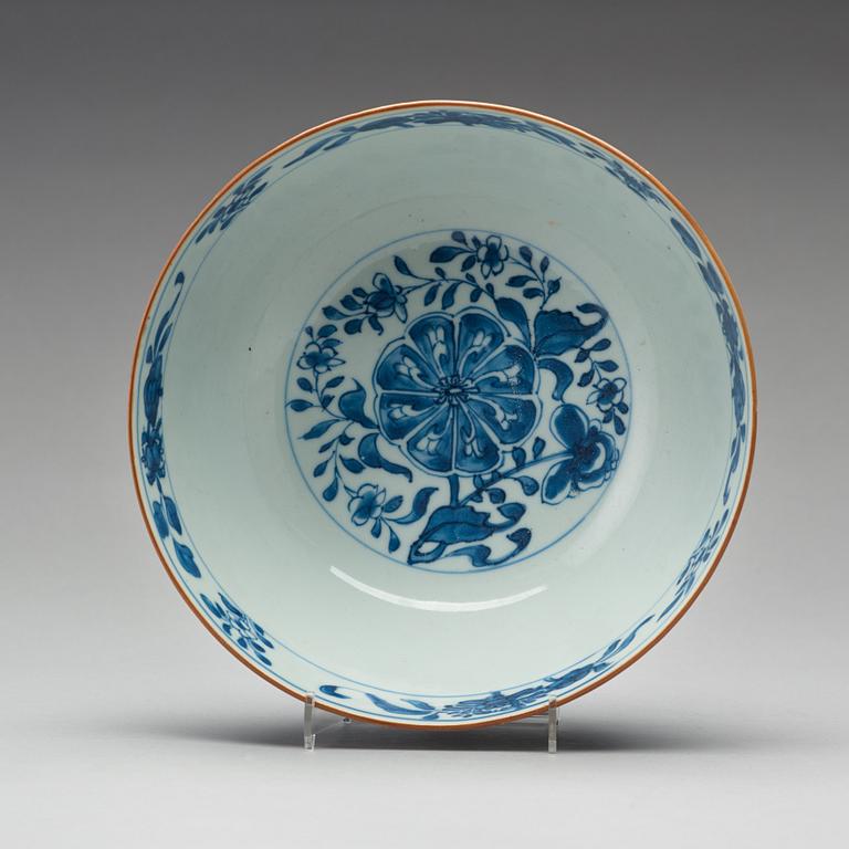 A blue and white bowl, Qing dynasty, Kangxi early 18th Century.