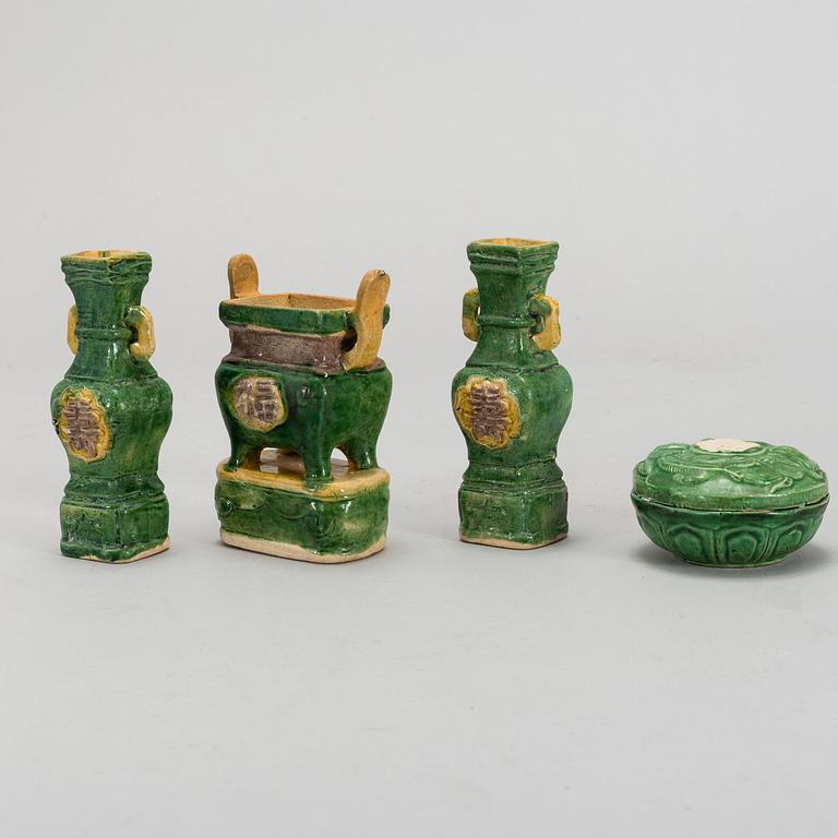 A green and yellow glazed altar garniture and a box with cover, Ming dynasty (1368-1644).