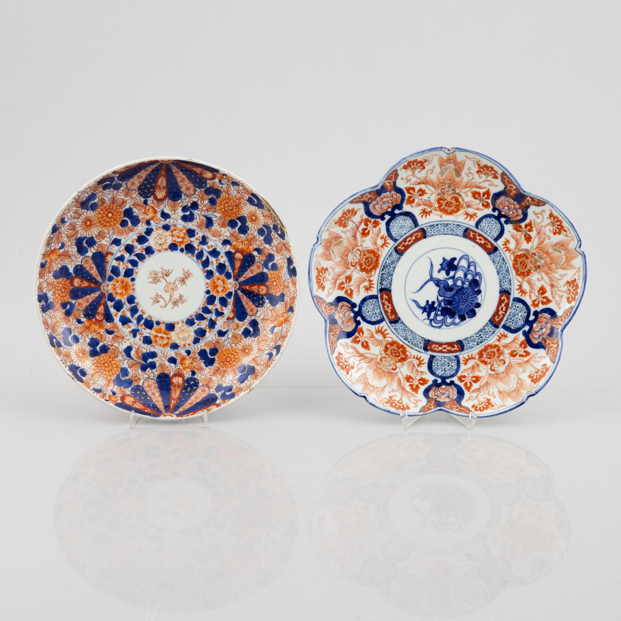 Four Japanese Imari porcelain chargers, Meiji (1862-1912) and early 20th century.