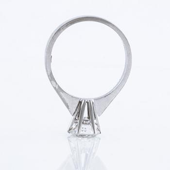 A ca 1.34 cts brilliant cut diamond ring.