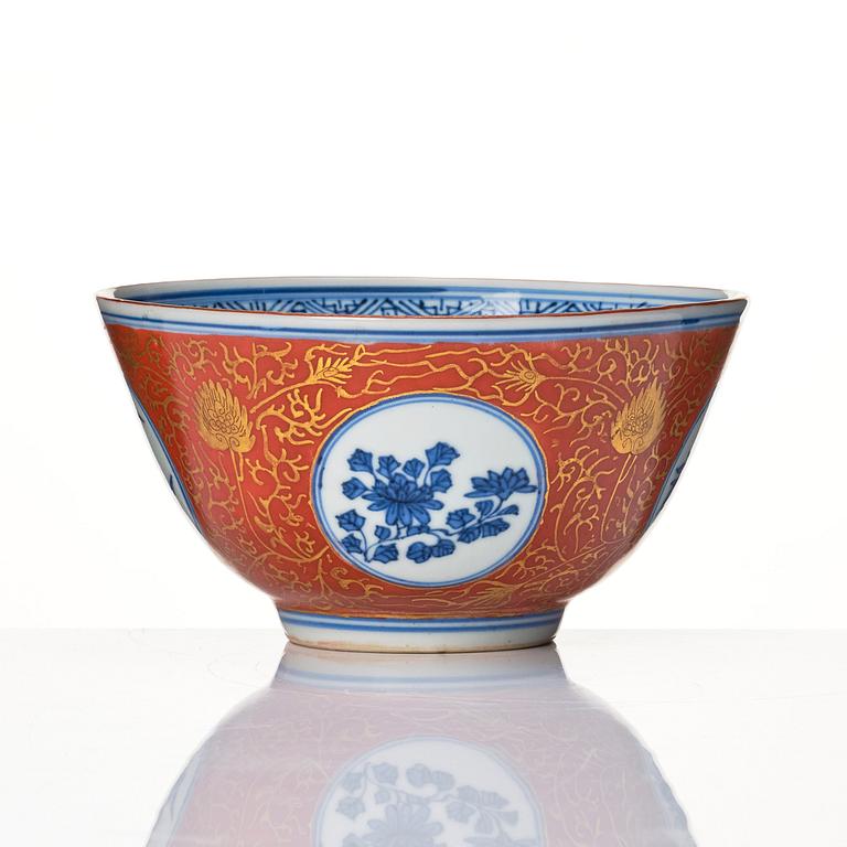 A blue and white bowl with coral red exterior, Japan, 19th century.