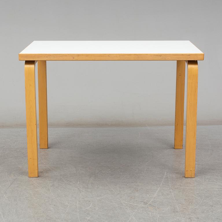 ALVAR AALTO, bord samt 4 stolar modell 69, Artek, 1900-talets slut.