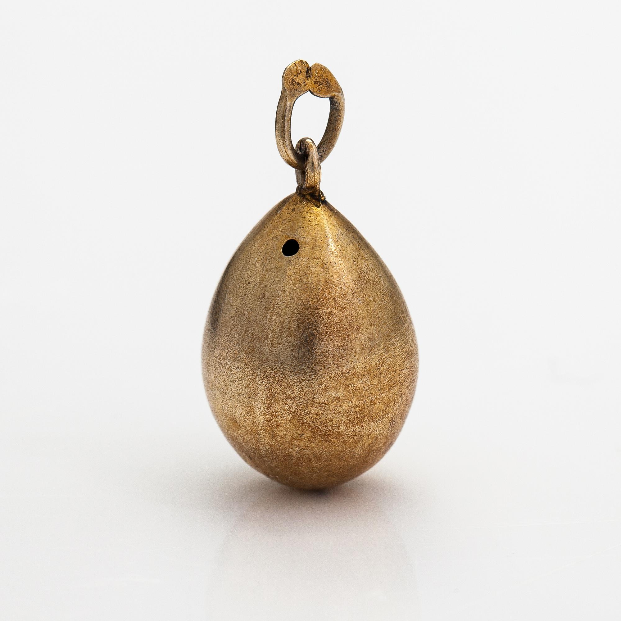 Riipus, muna, kullattua hopeaa. Venäjä, Kostroma 1900-luvun alku.