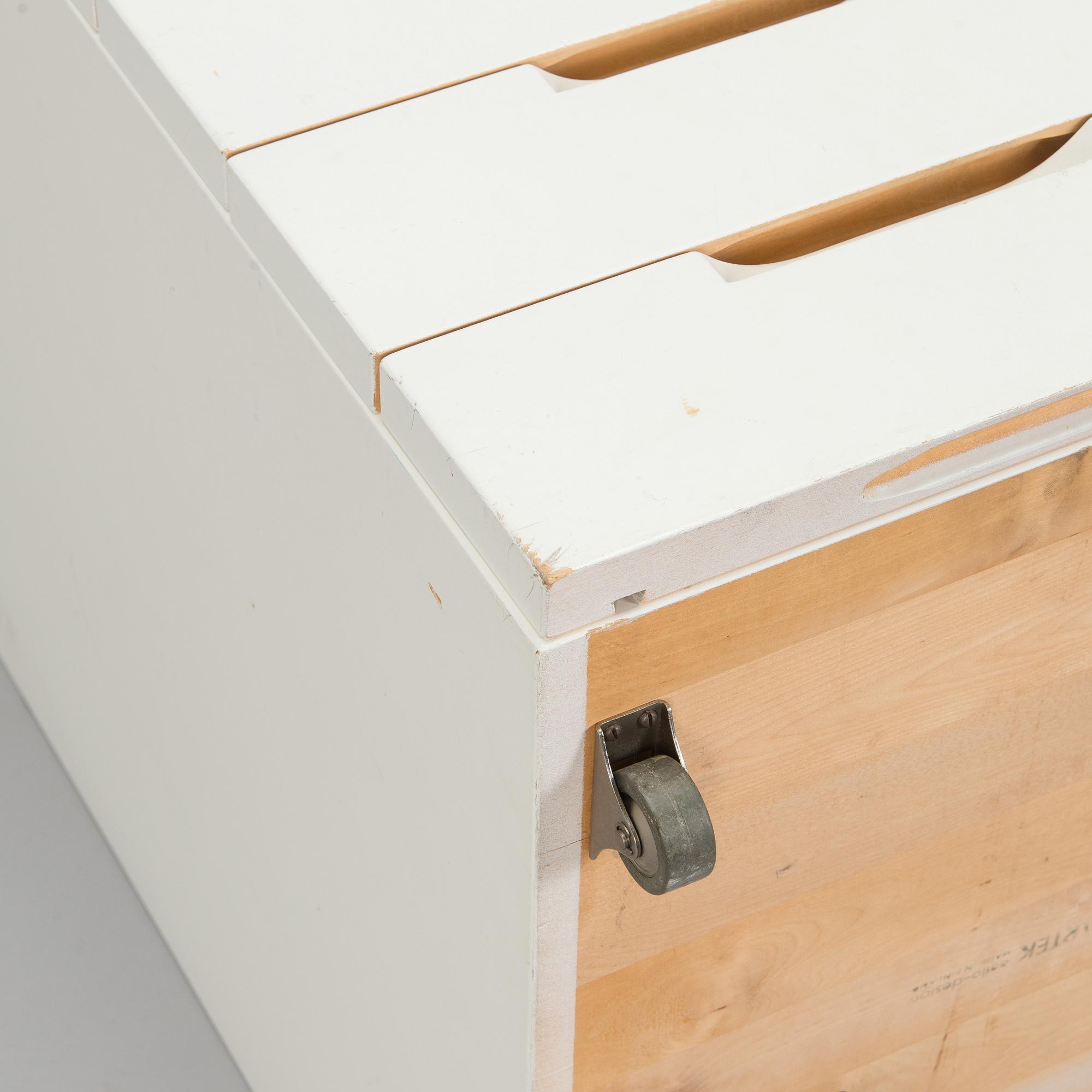 Alvar Aalto, laatikosto, malli 297, Artek, 1960–70-luku.