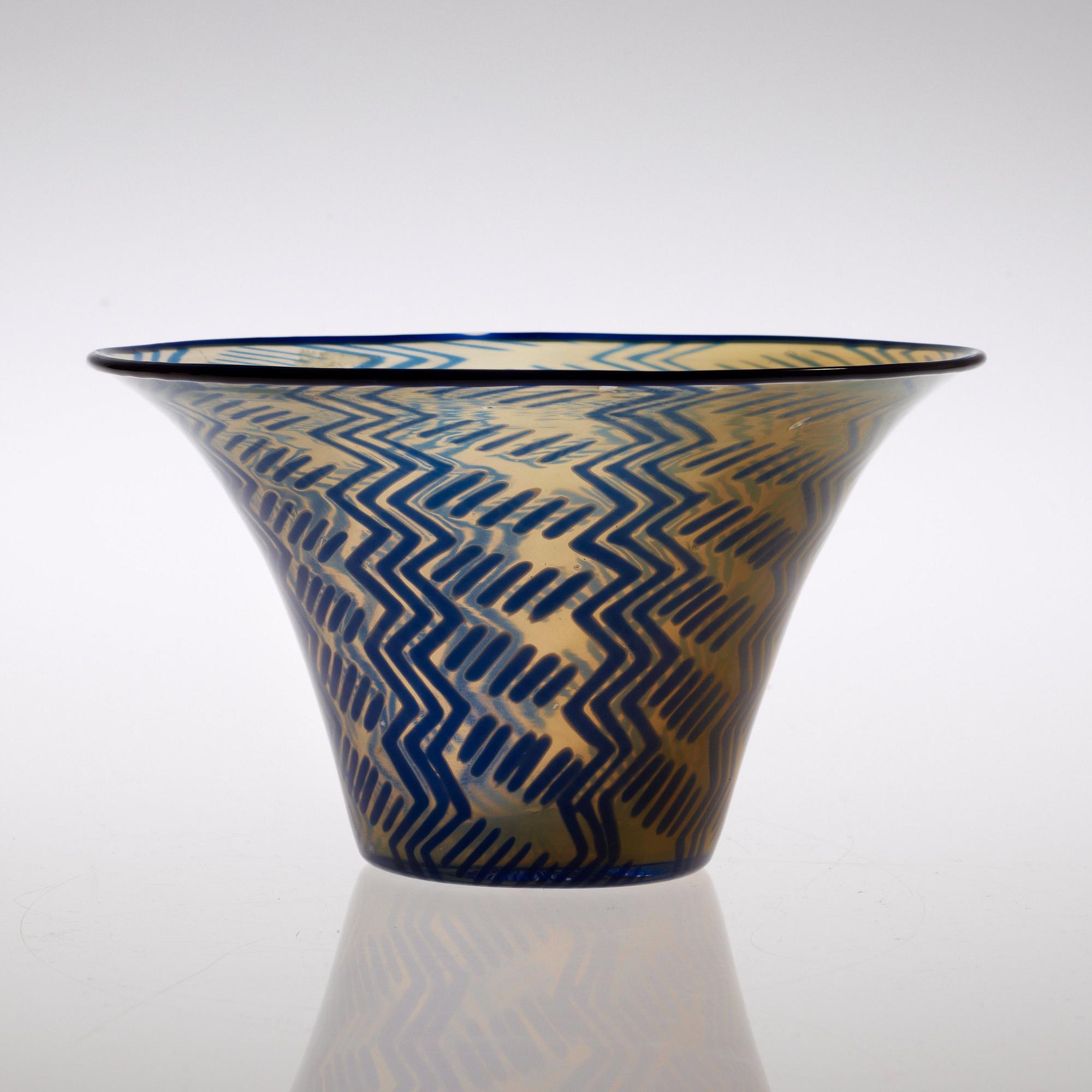 A Simon Gate 'Graal' glass vase, Orrefors 1919.