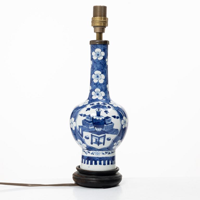 Vas/bordsampa, porslin, Kina, 1800-tal.
