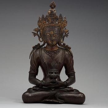 AMITAYUS, brons. Troligen östra Tibet, Pala-Sena stil ,sent 1600-tal/tidigt 1700-tal.