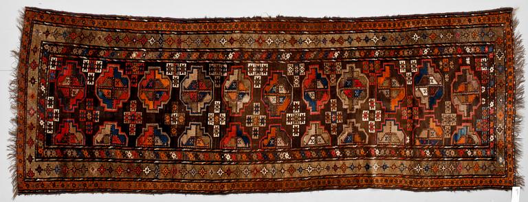 GALLERIMATTA, orientalisk. Ca 273 x 98.