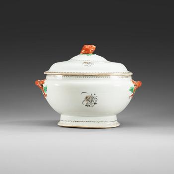 1585. A grisaille and enamelled tureen with cover, Qing dynasty, Jiaqing (1796-1820).