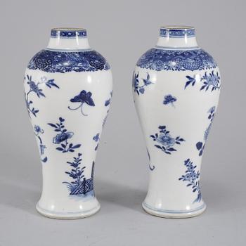 VASER, ett par, porslin, Kina, 1700-/1800-tal.