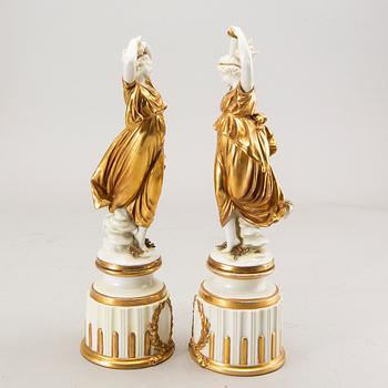 A set of two porcelain figurines beginning of 20th century.