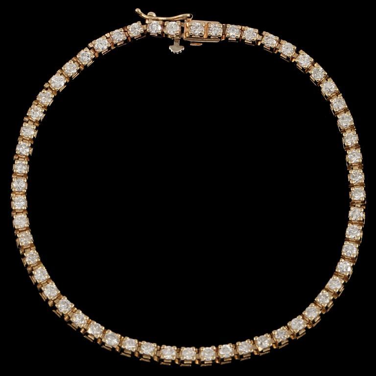 ARMBAND, 14k guld med briljantslipade diamanter, totalt ca 3.0 ct. Vikt 10 g.