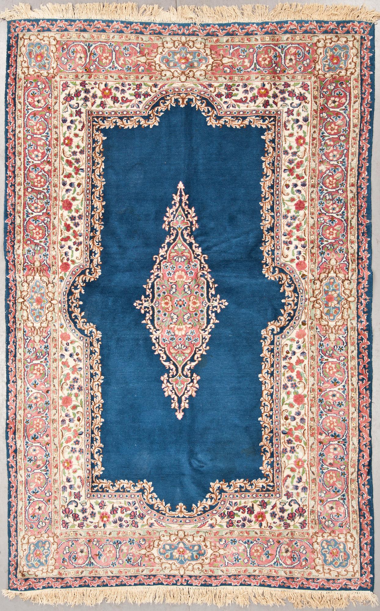 MATTA, old, Kirman, ca 299 X 190cm.