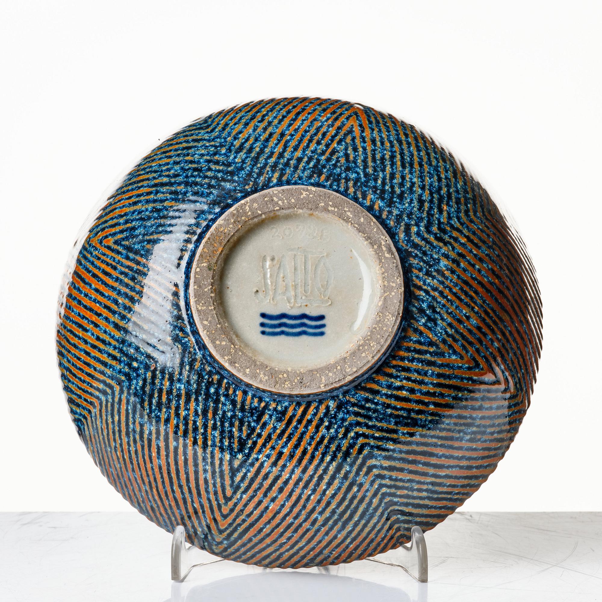 Axel Salto, a stoneware "fluted style" stoneware bowl, Royal Copenhagen, Denmark, model 20726.