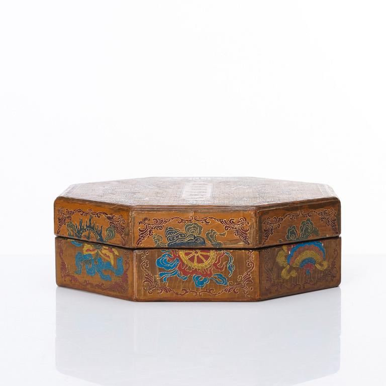 A Chinese lacquer treasure/curio box with cover, Qing dynasty with Qianlong mark to cover.