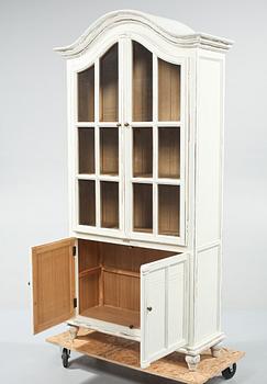 VITRINSKÅP, modern tillverkning.