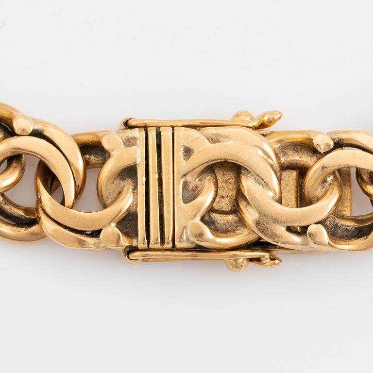 18K gold bracelet.