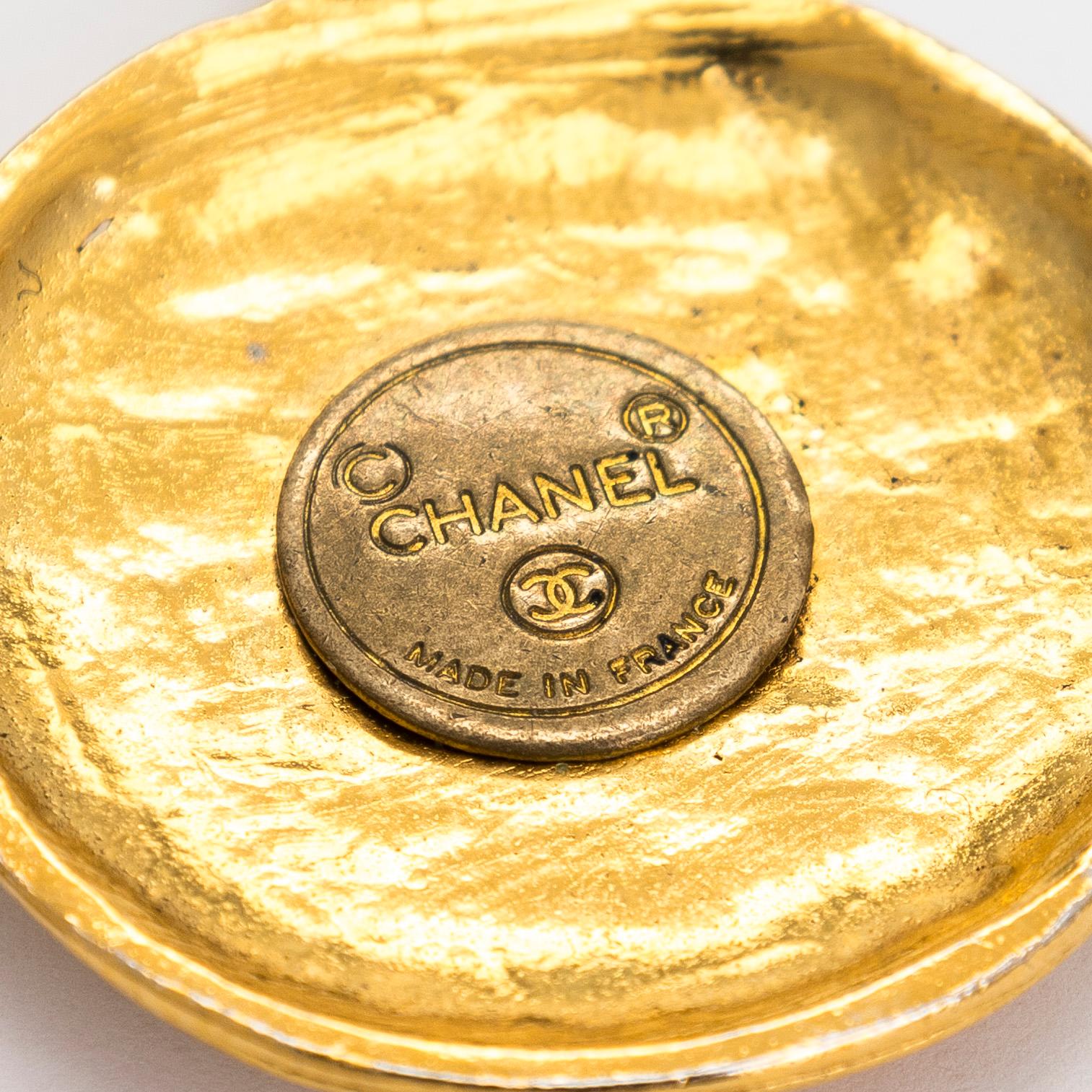 Chanel, brosch och hänge.