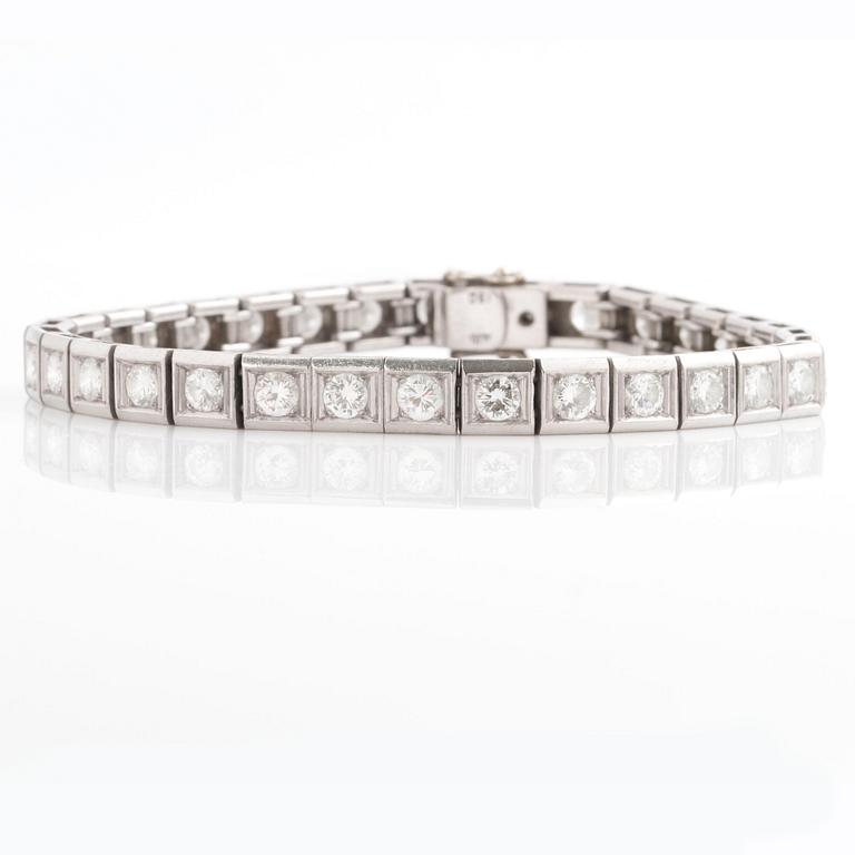 A ca 4.80 cts brilliant-cut diamond bracelet.