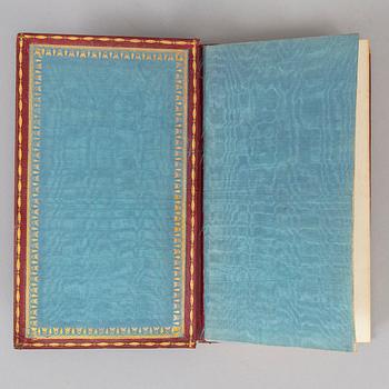 Attractive little bindnings.